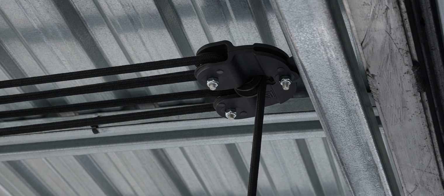 Bungee roller block close-up